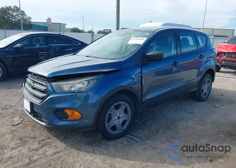 2018 Ford Escape S z USA, uszkodzony, nr VIN 1FMCU0F72JUA79540